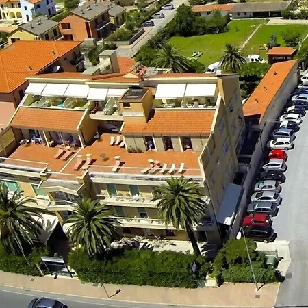 מלון Casa Marina 3*