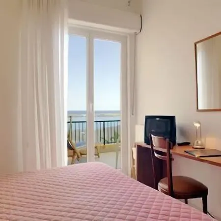 מלון Casa Marina 3*