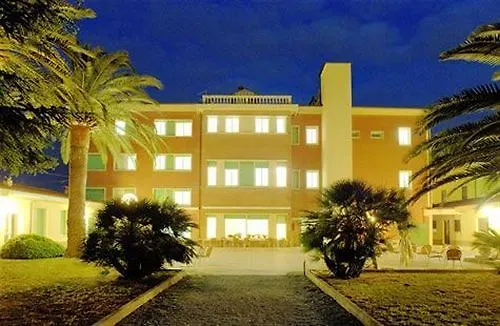 Casa Marina מלון לואנו
